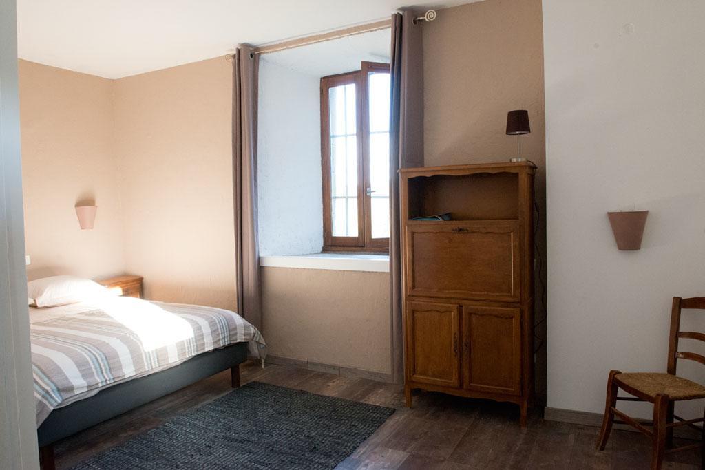La vallée de Gaïa Bed and Breakfast Saint-Hilaire-de-Lavit Esterno foto