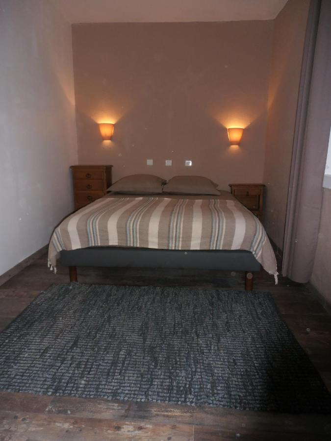 La vallée de Gaïa Bed and Breakfast Saint-Hilaire-de-Lavit Esterno foto